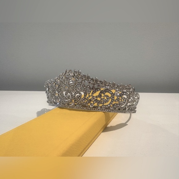 Tiara - Picture 6 of 8